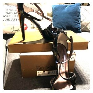 Black peep toe patent leather heel